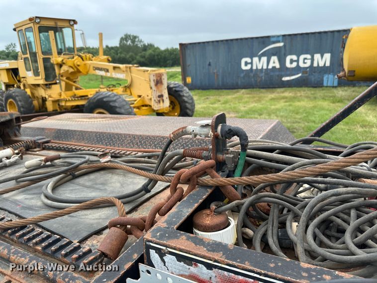 image for item EB2836 2007 Volvo VNL winch truck