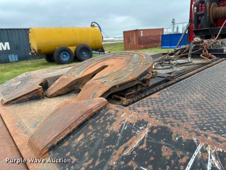 image for item EB2836 2007 Volvo VNL winch truck