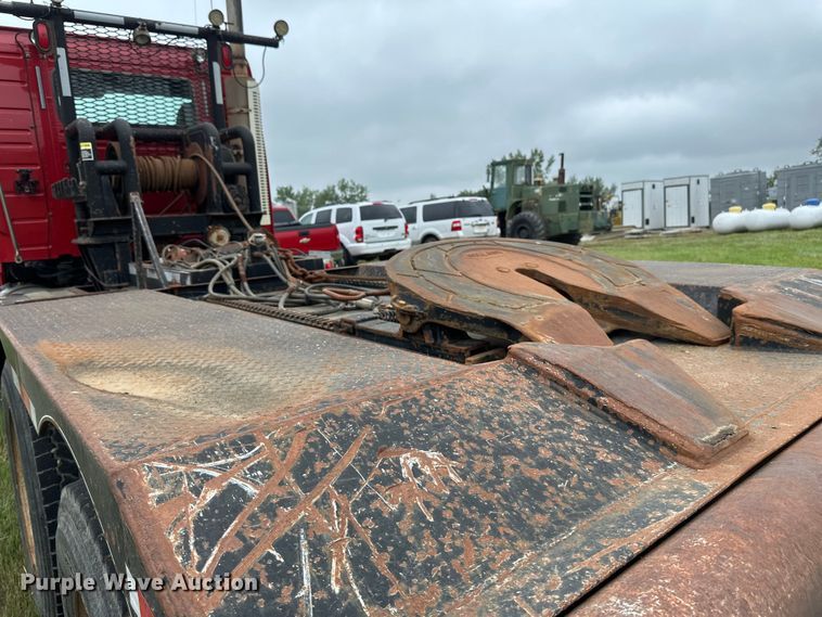 image for item EB2836 2007 Volvo VNL winch truck