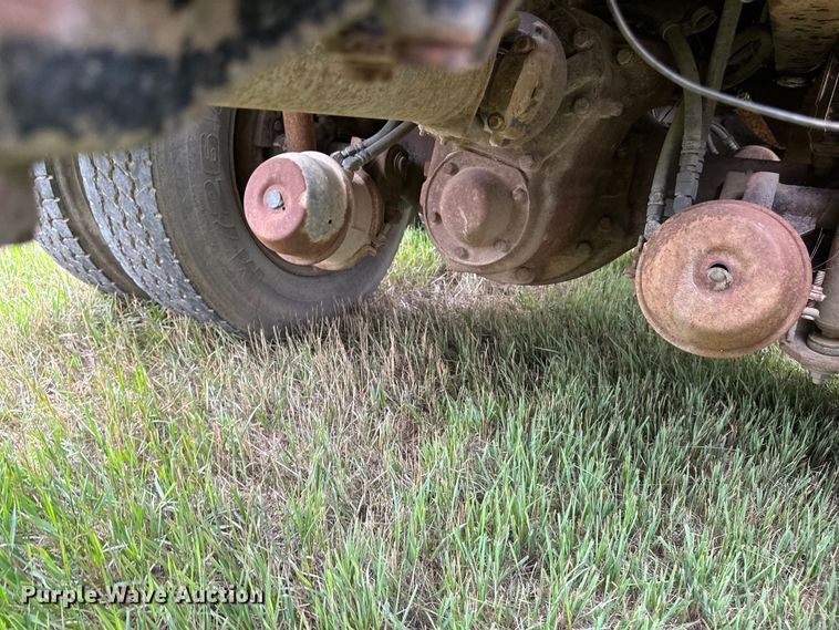 image for item EB2836 2007 Volvo VNL winch truck