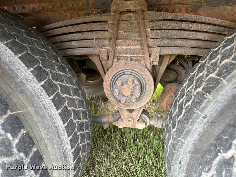 image for item EB2836 2007 Volvo VNL winch truck