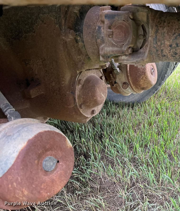 image for item EB2836 2007 Volvo VNL winch truck