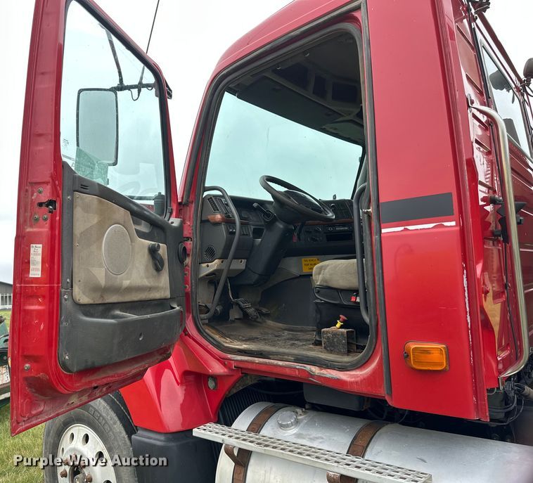 image for item EB2836 2007 Volvo VNL winch truck