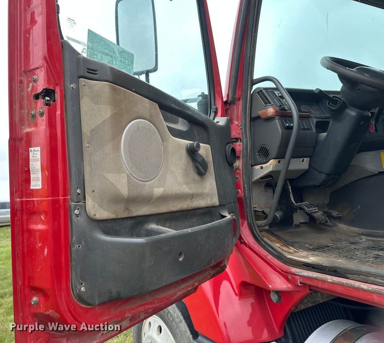 image for item EB2836 2007 Volvo VNL winch truck