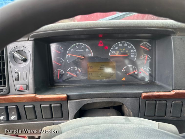 image for item EB2836 2007 Volvo VNL winch truck