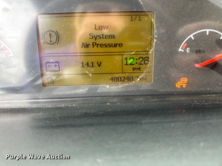 image for item EB2836 2007 Volvo VNL winch truck