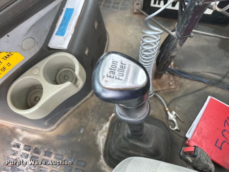 image for item EB2836 2007 Volvo VNL winch truck