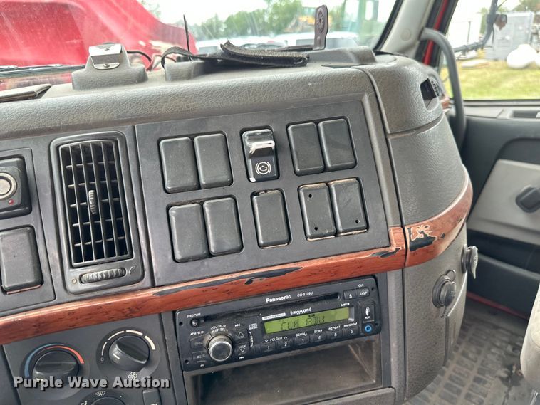 image for item EB2836 2007 Volvo VNL winch truck