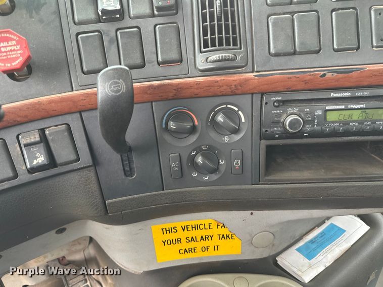 image for item EB2836 2007 Volvo VNL winch truck