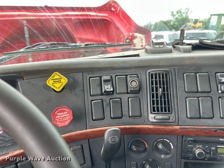 image for item EB2836 2007 Volvo VNL winch truck