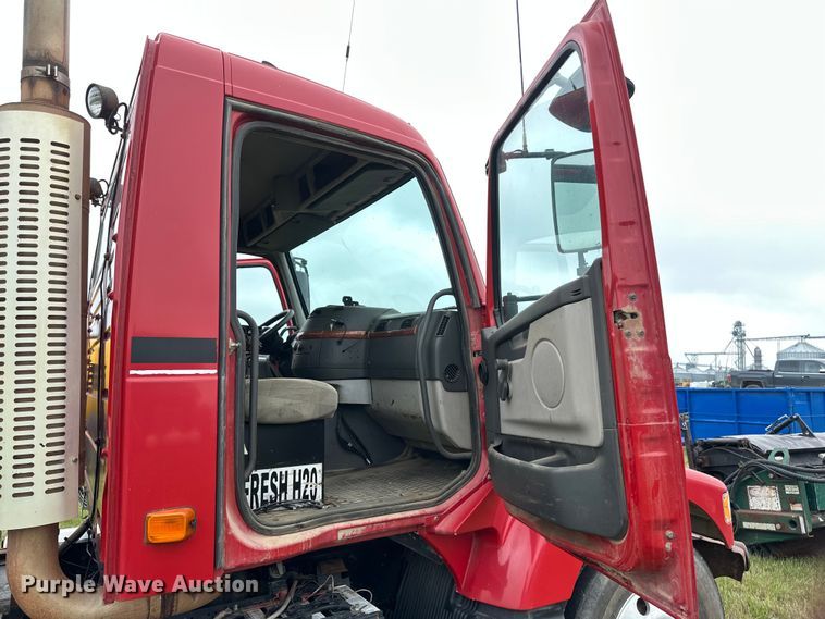 image for item EB2836 2007 Volvo VNL winch truck