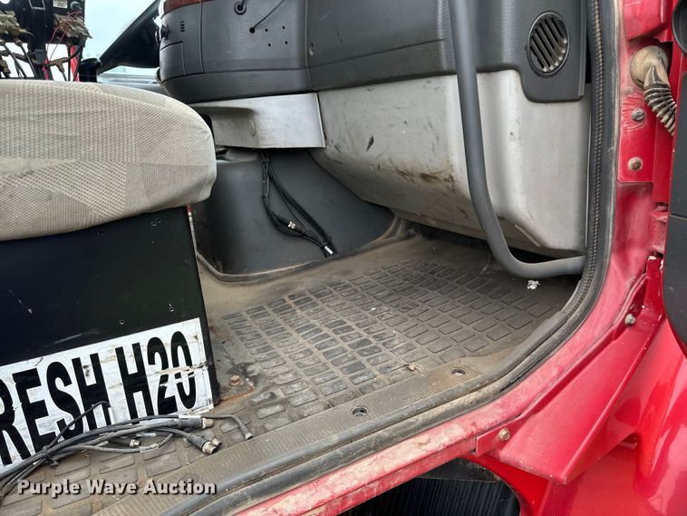 image for item EB2836 2007 Volvo VNL winch truck