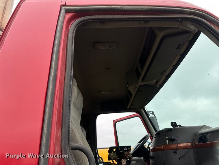 image for item EB2836 2007 Volvo VNL winch truck