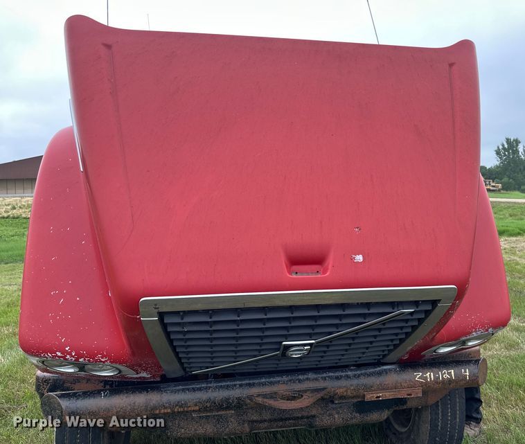 image for item EB2836 2007 Volvo VNL winch truck