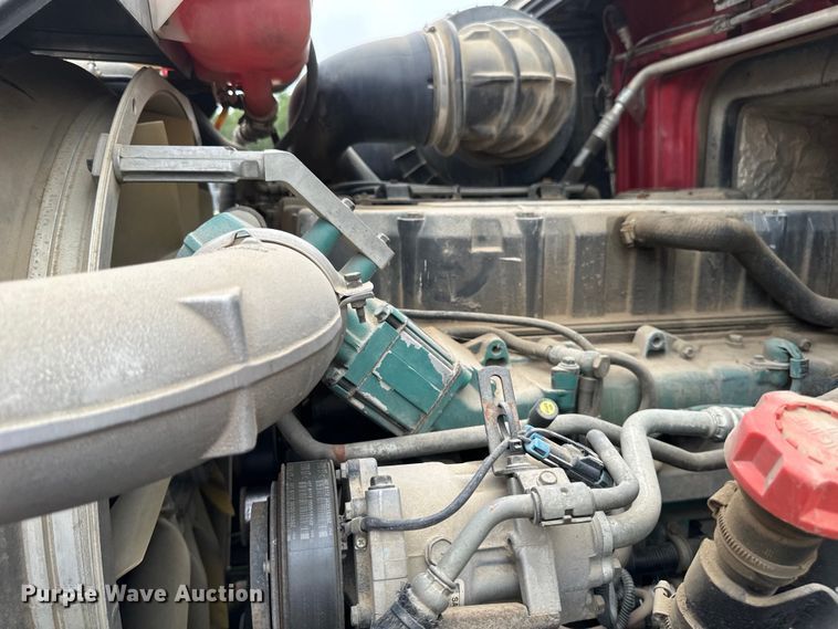 image for item EB2836 2007 Volvo VNL winch truck