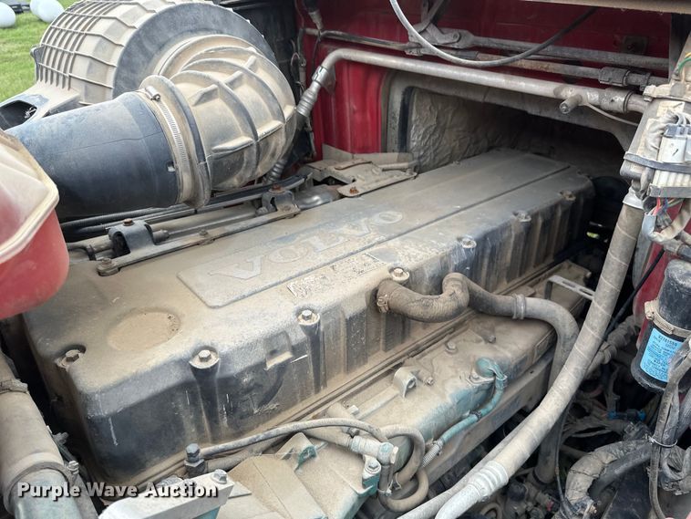 image for item EB2836 2007 Volvo VNL winch truck