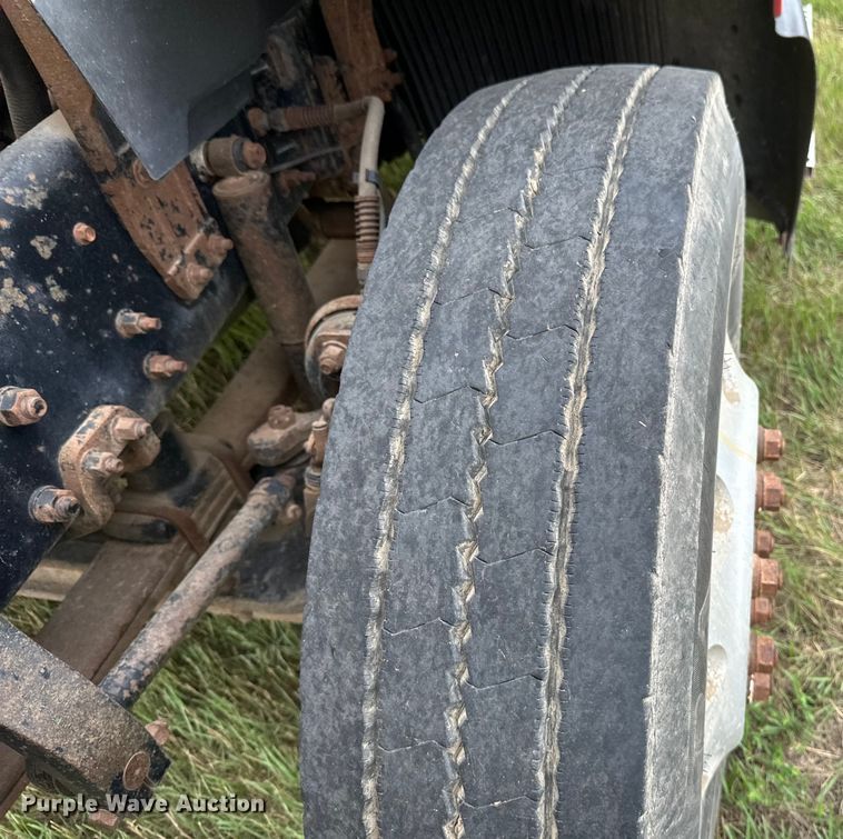 image for item EB2836 2007 Volvo VNL winch truck