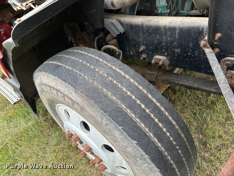 image for item EB2836 2007 Volvo VNL winch truck