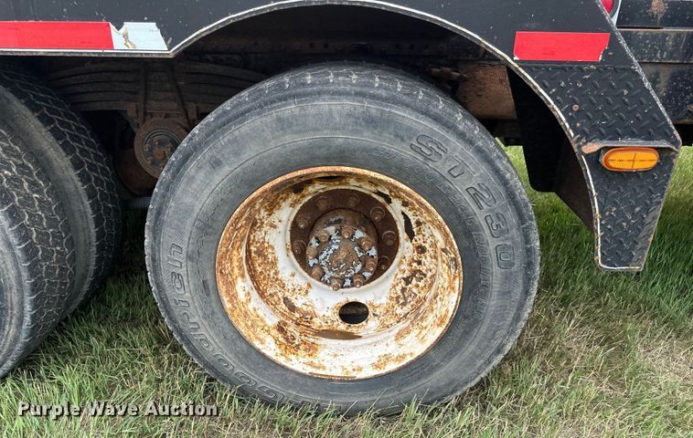 image for item EB2836 2007 Volvo VNL winch truck