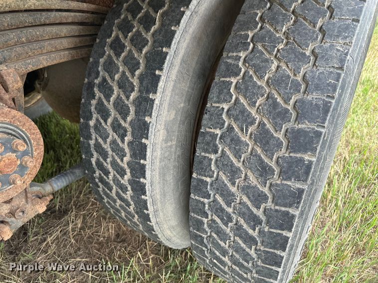 image for item EB2836 2007 Volvo VNL winch truck