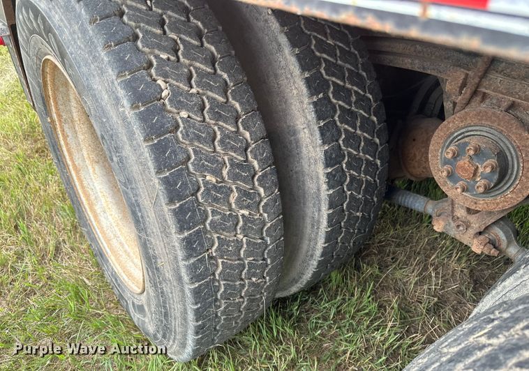 image for item EB2836 2007 Volvo VNL winch truck