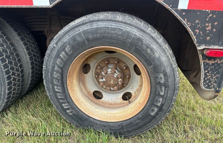 image for item EB2836 2007 Volvo VNL winch truck