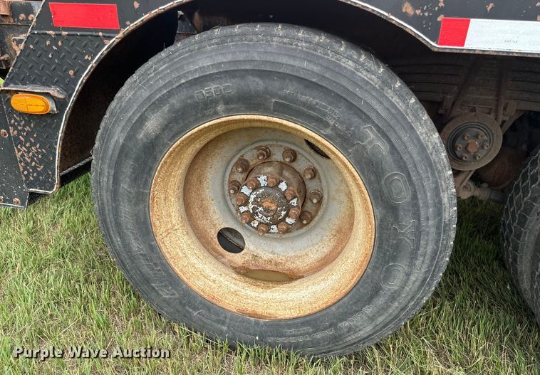 image for item EB2836 2007 Volvo VNL winch truck