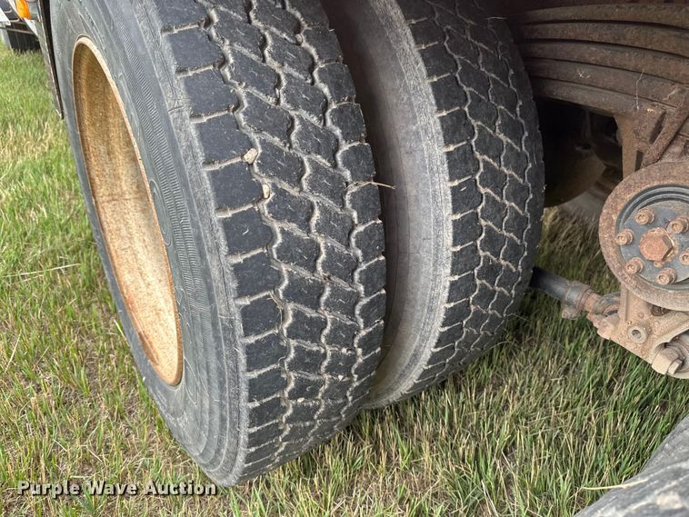 image for item EB2836 2007 Volvo VNL winch truck