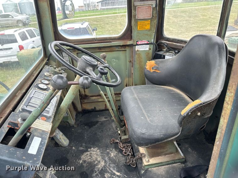 image for item EB2837 1979 International Harvester 530 wheel loader