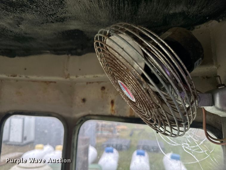 image for item EB2837 1979 International Harvester 530 wheel loader