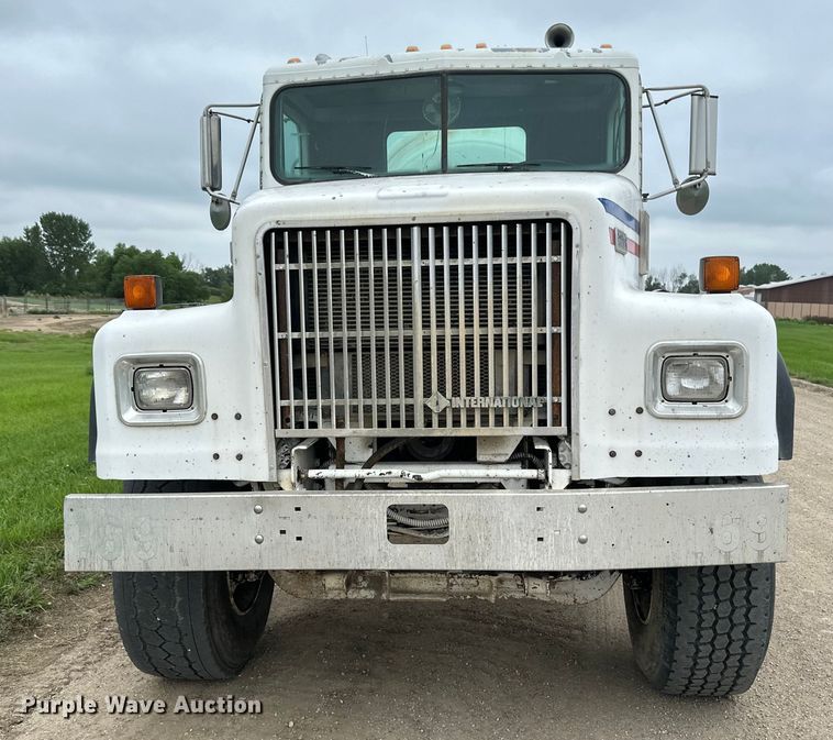 image for item EB2838 1992 International F5070 ready mix truck