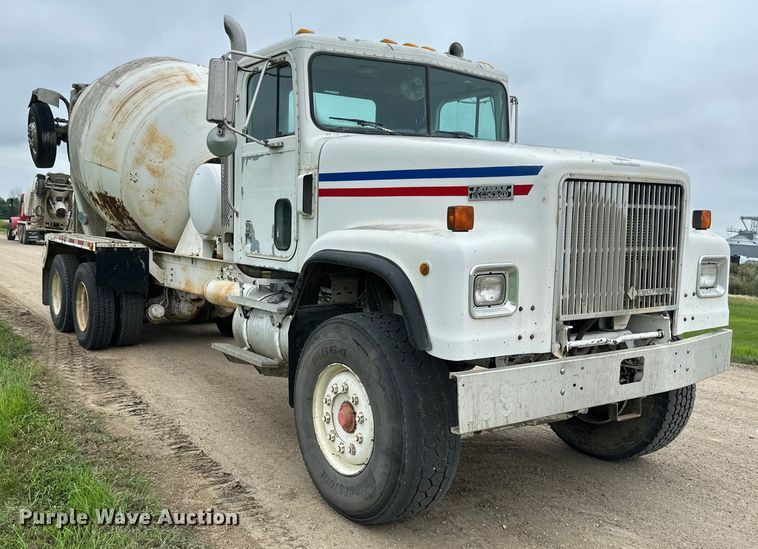image for item EB2838 1992 International F5070 ready mix truck