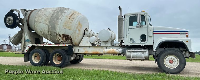 image for item EB2838 1992 International F5070 ready mix truck