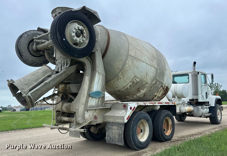 image for item EB2838 1992 International F5070 ready mix truck