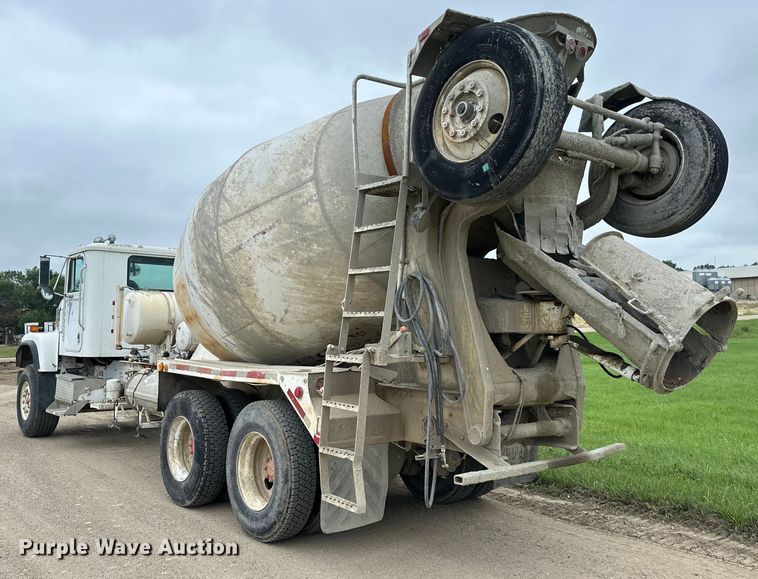 image for item EB2838 1992 International F5070 ready mix truck