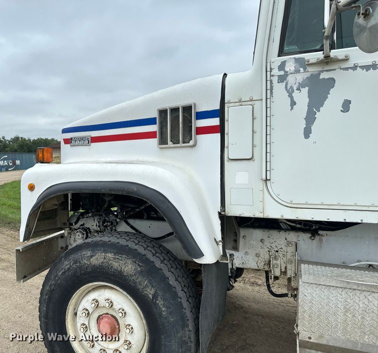 image for item EB2838 1992 International F5070 ready mix truck