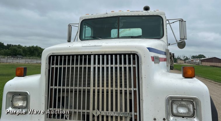 image for item EB2838 1992 International F5070 ready mix truck