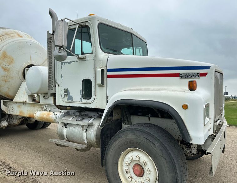 image for item EB2838 1992 International F5070 ready mix truck