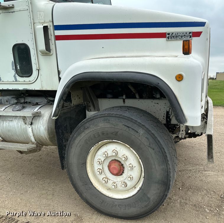 image for item EB2838 1992 International F5070 ready mix truck