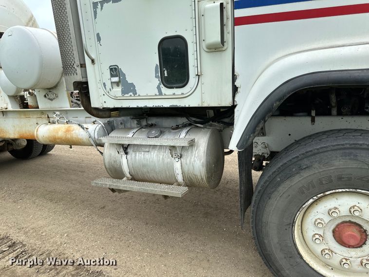 image for item EB2838 1992 International F5070 ready mix truck