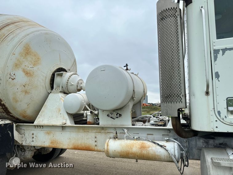 image for item EB2838 1992 International F5070 ready mix truck