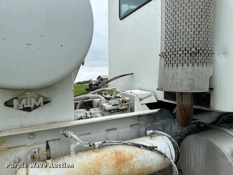 image for item EB2838 1992 International F5070 ready mix truck