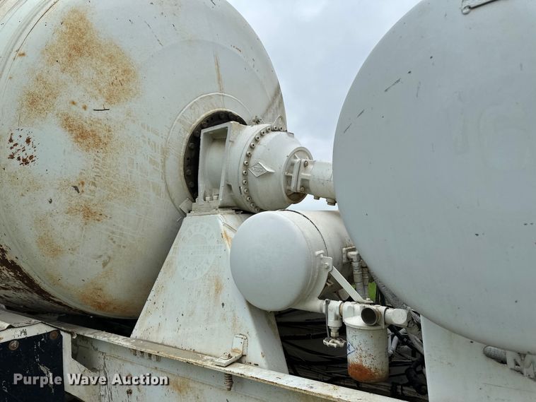 image for item EB2838 1992 International F5070 ready mix truck