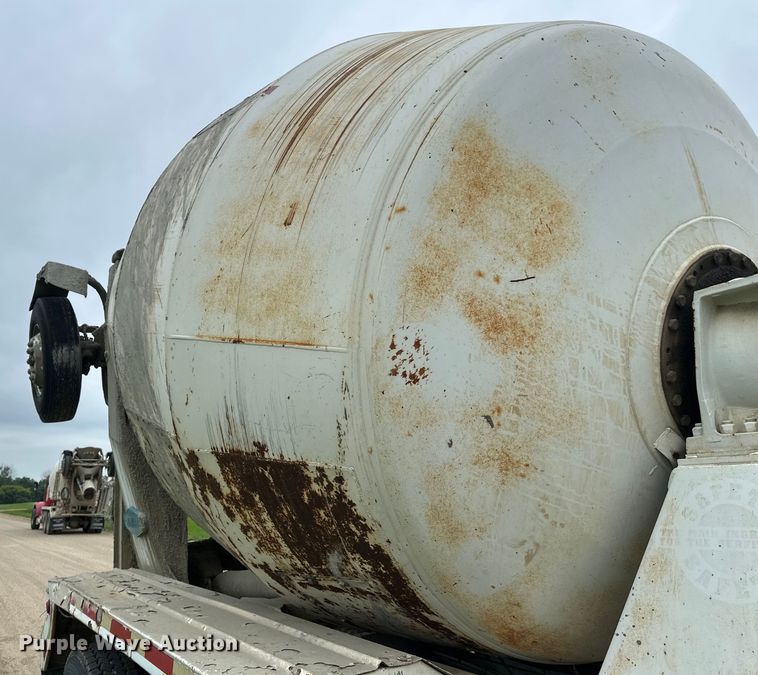 image for item EB2838 1992 International F5070 ready mix truck