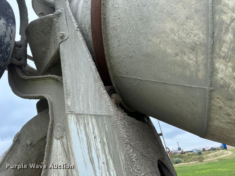 image for item EB2838 1992 International F5070 ready mix truck