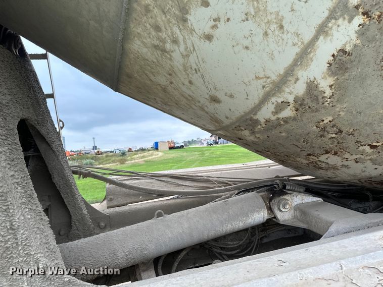 image for item EB2838 1992 International F5070 ready mix truck