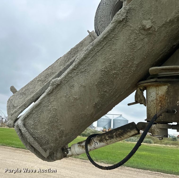 image for item EB2838 1992 International F5070 ready mix truck