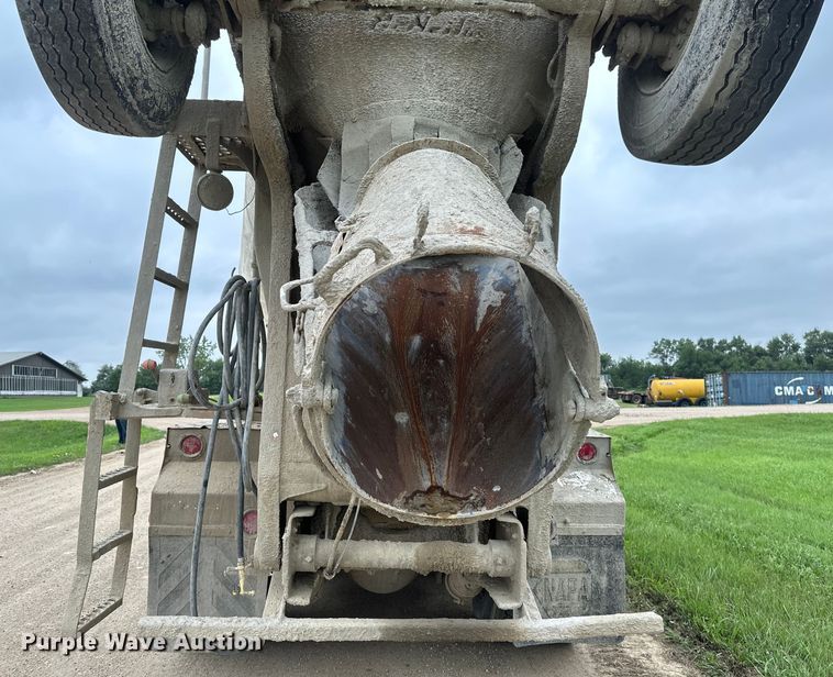 image for item EB2838 1992 International F5070 ready mix truck