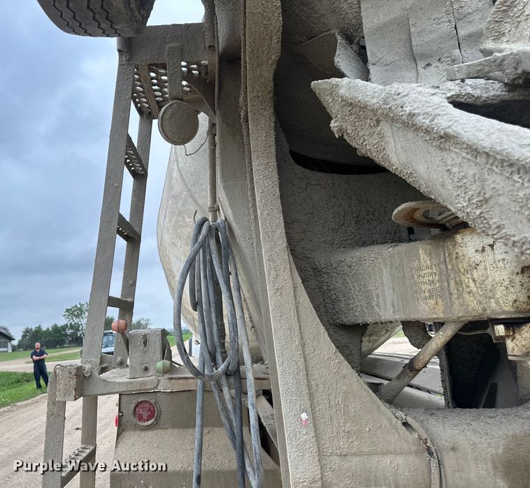 image for item EB2838 1992 International F5070 ready mix truck