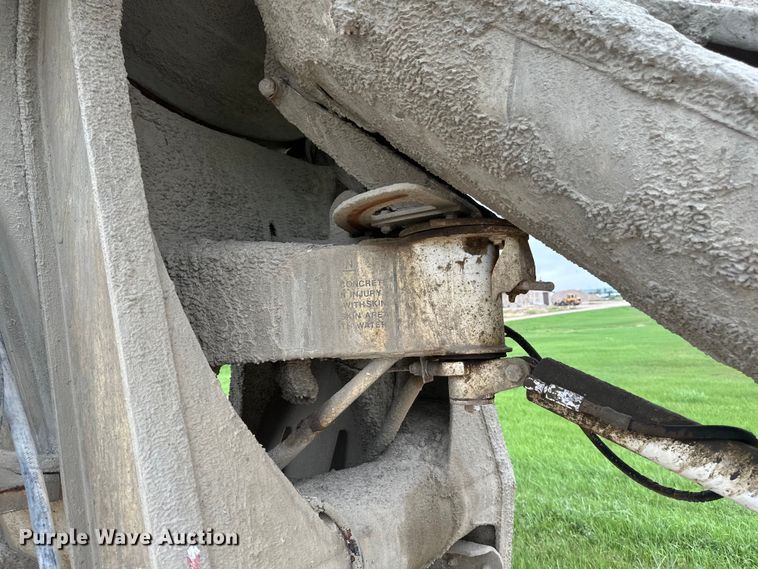 image for item EB2838 1992 International F5070 ready mix truck